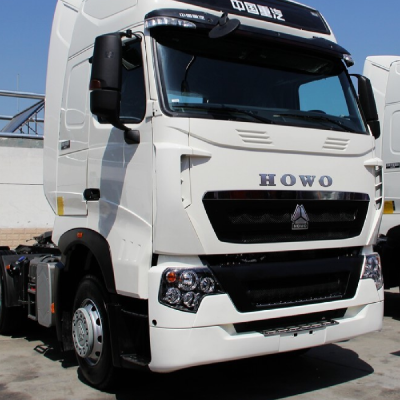 SINOTRUCK HOWO 6x2 tractor truck (400HP)