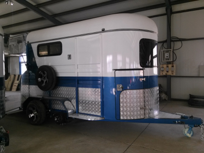 2hsl 2 horse straight load deluxe horse float