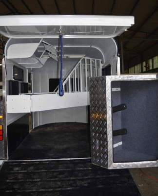 ISO 9001 Certified Horse Trailer For Sale