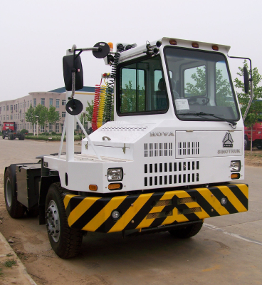 SINOTRUK 4x2 Port Tractor Truck/Wharf tug tractor truck