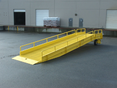 Mobile hydraulic yard ramp ,Boarding bridge