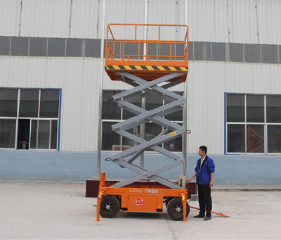 Auxiliary walking fork lift platform