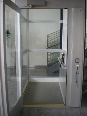 Domestic small elevator