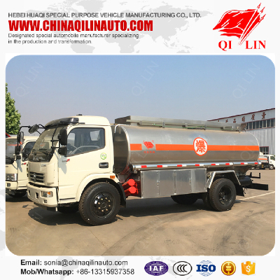 8000 liters fuel tanker truck with fire extinguisher