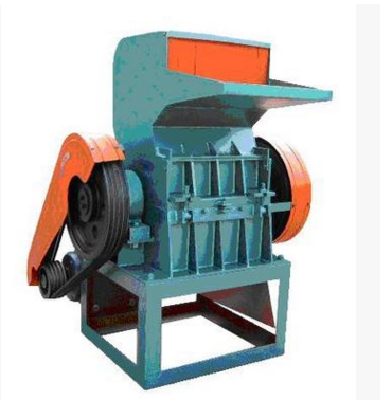 Plastic extruder auxiliary plastic crusher