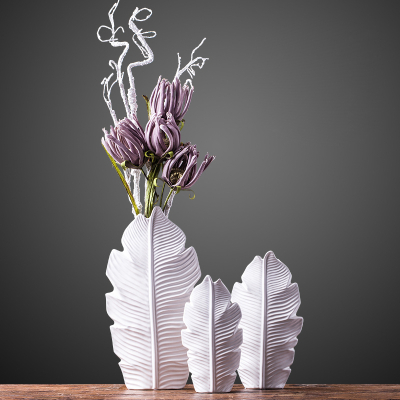 White beatiful feather designed Jingdezhen ceramic vase for home decor