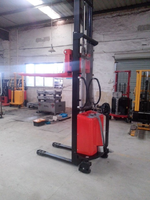1T semi electric pallet stacker