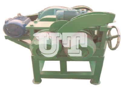 Tyre cutting machine