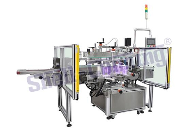 Both sides of the star wheel labeling machine