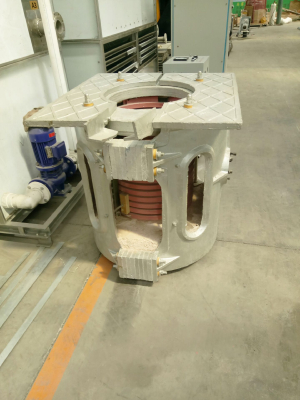 Aluminum melting furnace furnace