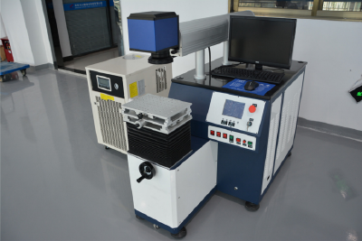 Ultrasonic welding machine