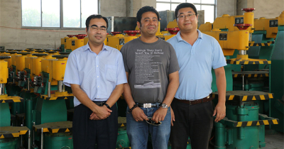 Metal injection molding machine