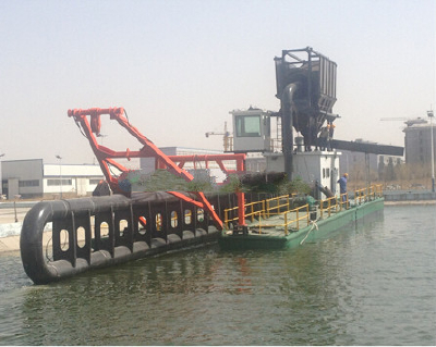 River sand pumping dredger machine