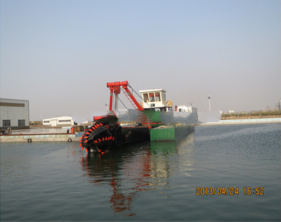 sand dredging machine