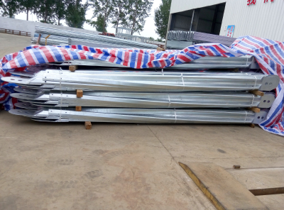 Custom made hot dip galvanized distort highway guardrail