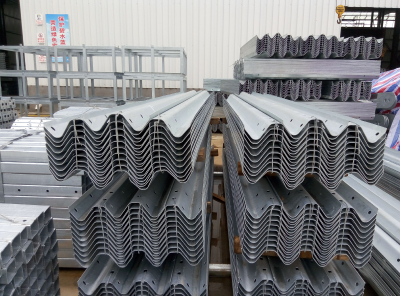 Custom made hot dip galvanizing highway guardrail