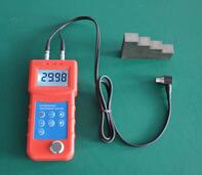 Double precision ultrasonic thickness measuring instrument