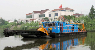 Small hydraulic bucket wheel dredger