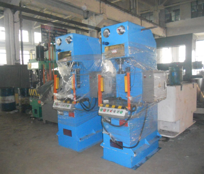 Single column hydraulic press