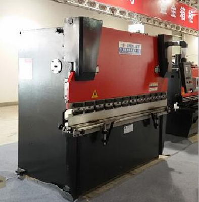 Hydraulic bending machine