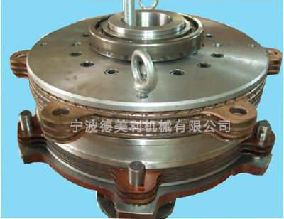 Wet clutch cylinder assembly