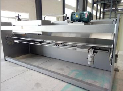 Hydraulic shearing machine