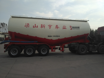 Bulk cement transport tanker semi trailer of truck