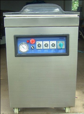 Vacuum packaging machine