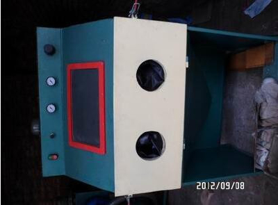 Box-type sandblasting machine