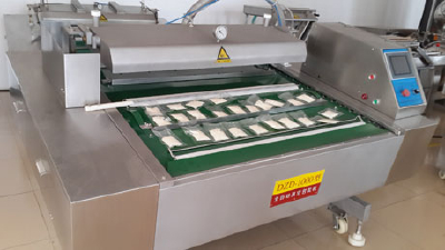 Full automatic rolling type vacuum packaging machine