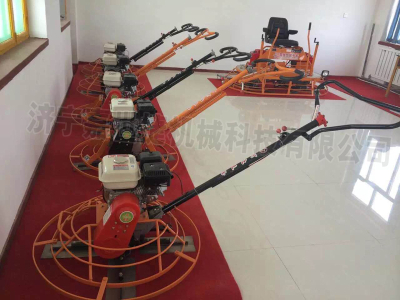 Walking trowelling machine