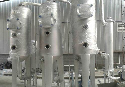 Three effect crystallization evaporator