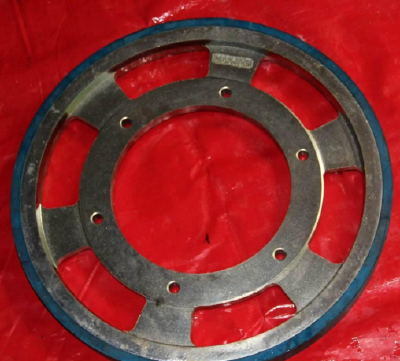 Elevator arm friction wheel