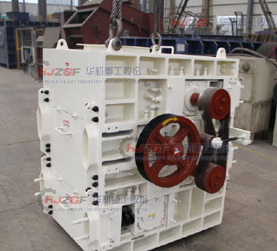 Four roll sand making machine