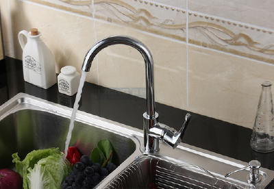 Rotary hot and cold water tap