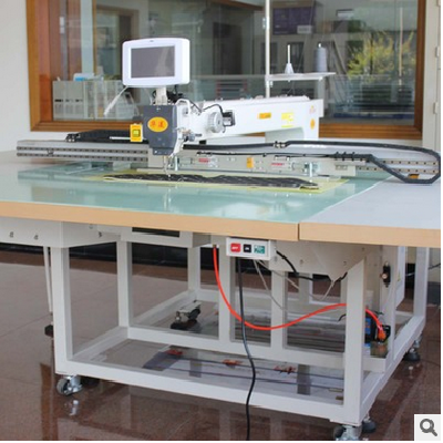 Full automatic computer template sewing machine
