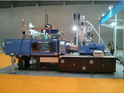 Injection molding machine injection molding PC lampshade
