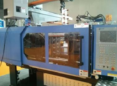 Injection molding of PET bottles