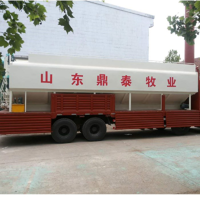 Bulk feed tank for different animal feeds