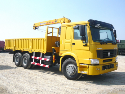 SINOTRUK HOWO TRUCK MOUNTED CRANE