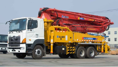 XCMG HB41 Truck-Mounted Concrete Boom Pump