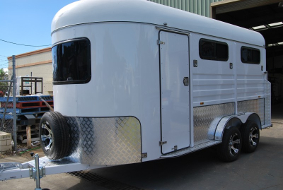 3 horse angle load camping trailer deluxe with kitchen cupboards