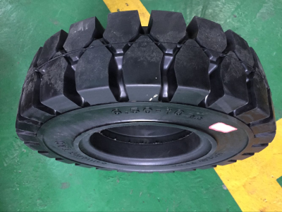 Forklift solid tire