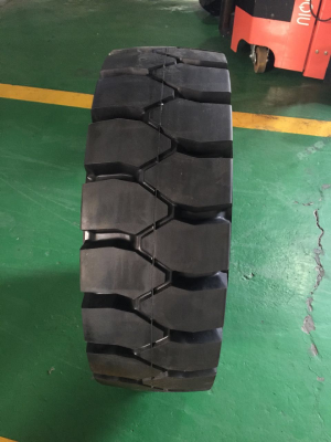 Forklift solid tyre