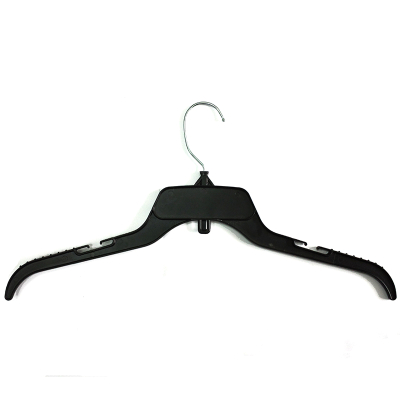 484 garment production wholesale clothes tree black PP plastic hangersDongguan hangers factory foreign trade hangers