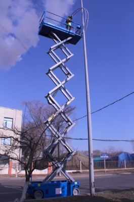 Self-propelled aerial work platform