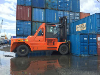 28 ton forklift