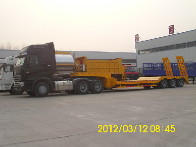 CNHTC 3 Alxe Low Bed Semi-Trailer