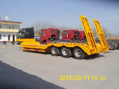 Sinotruk 3 Alxe Low Bed Semi-Trailers