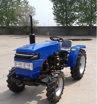 Tractor XT224
